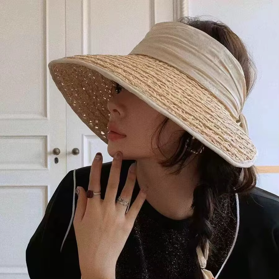 Chapeau de soleil élégant en raphia ajouré pour femme