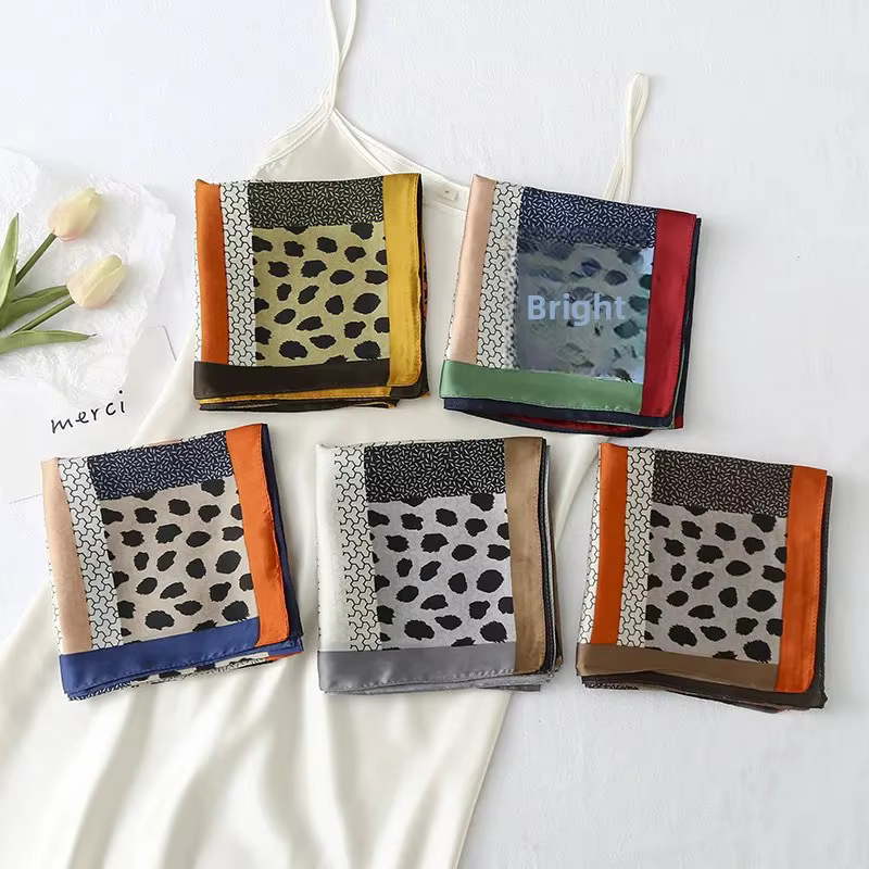Élégant foulard en soie imprimé léopard pour femme