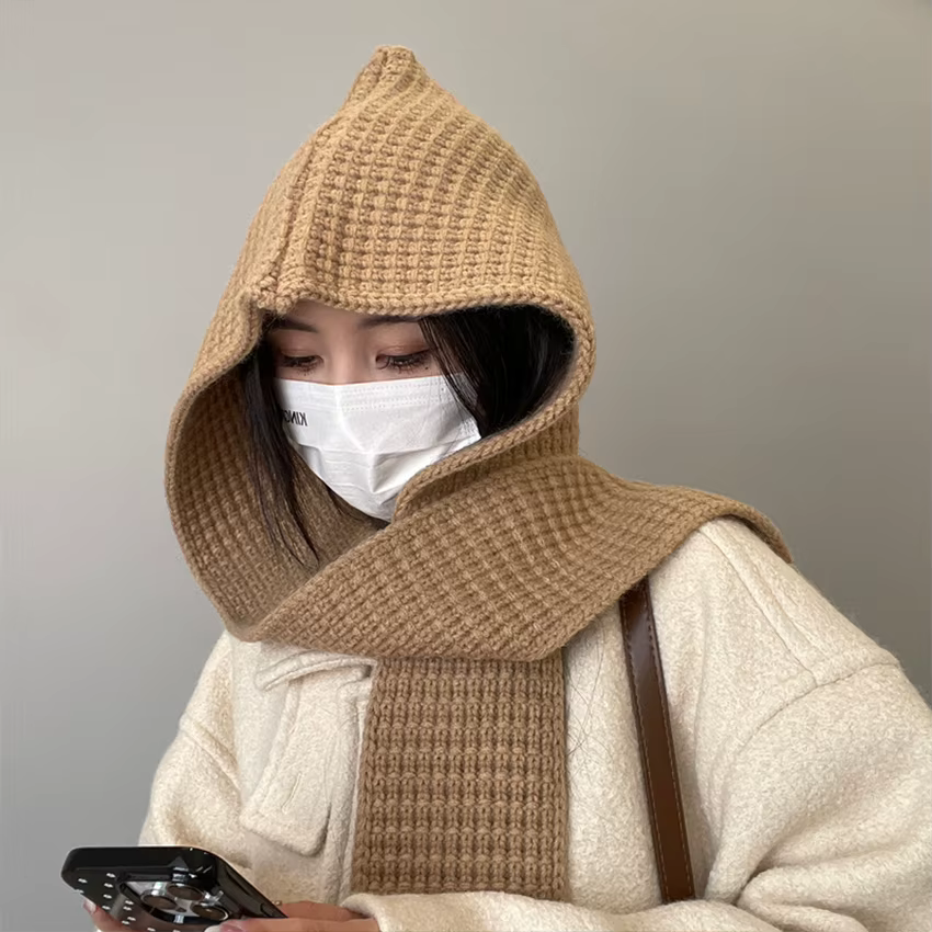 Écharpe à capuche tricotée