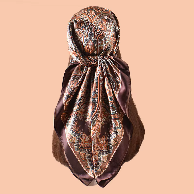 Foulard carré en soie imprimé de marque de luxe pour femme