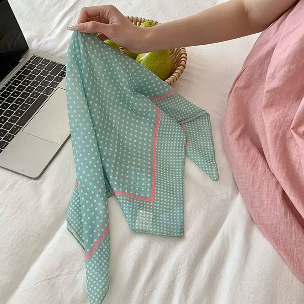 Foulard carré à pois doux et frais pour femme