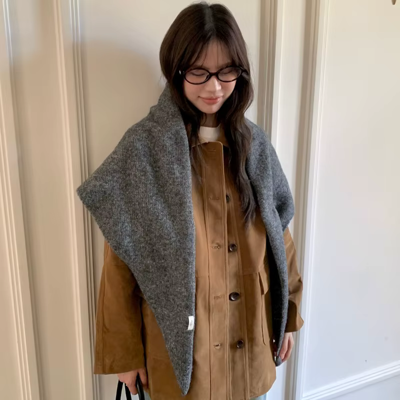 Châle tricoté gris pour femme