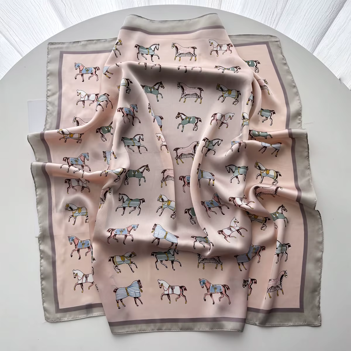 Foulard carré d'été pour femme en satin imitation soie