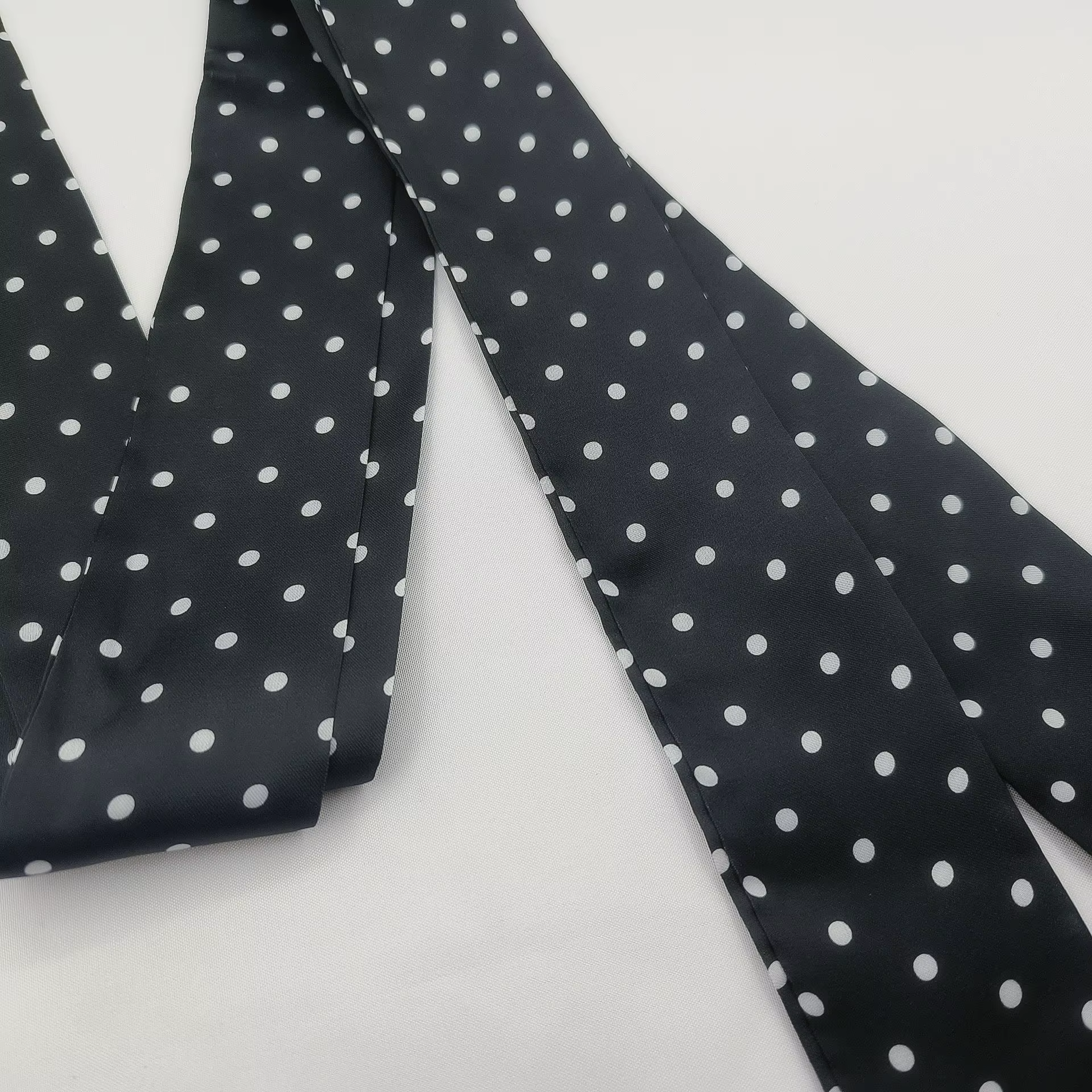 Petite écharpe à pois pour femmes