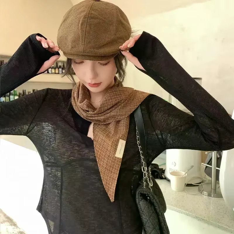 Écharpe triangulaire tricotée à carreaux tendance ; Châle multifonctionnel haut de gamme et foulard élégant pour femme