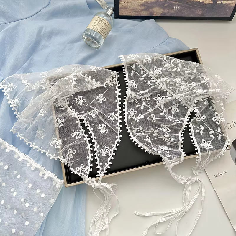 Écharpe triangulaire en dentelle