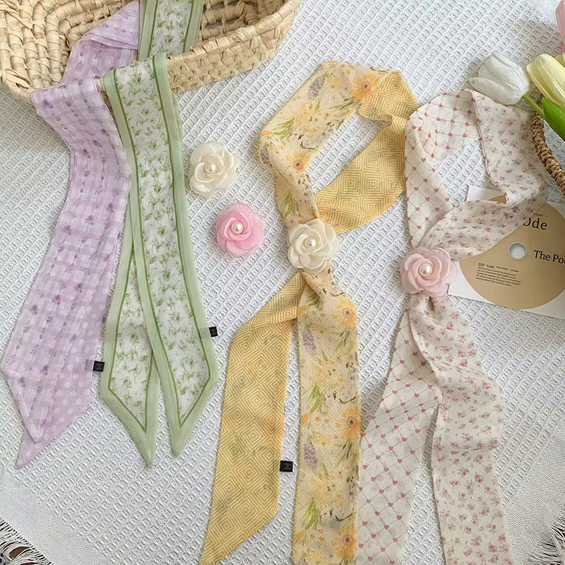 Écharpe longue détachable avec accents roses ; pour femmes