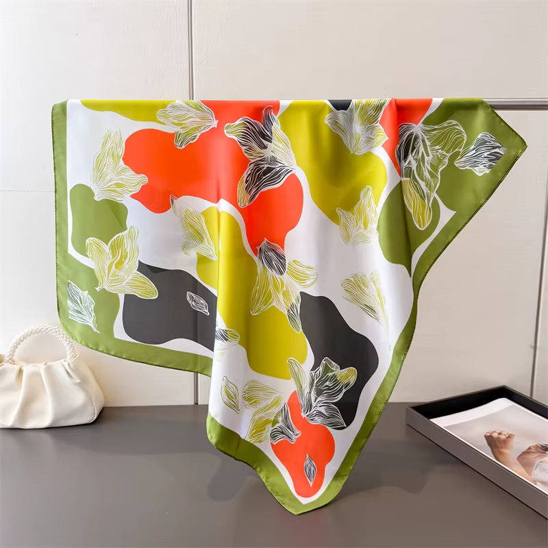 Foulard carré imprimé pour femme