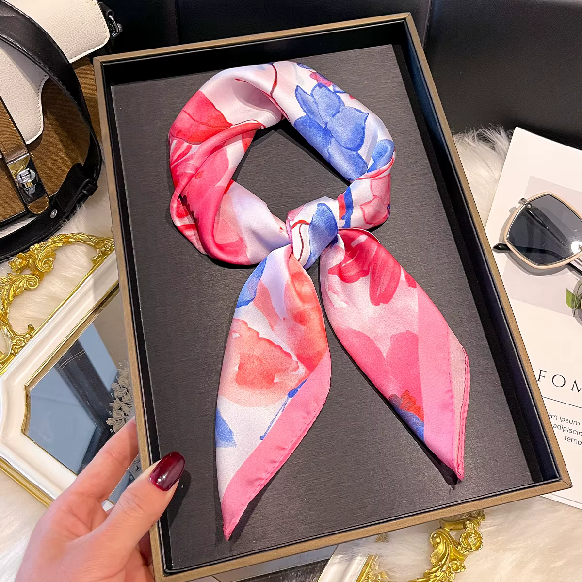 Écharpe carrée de luxe pour femmes