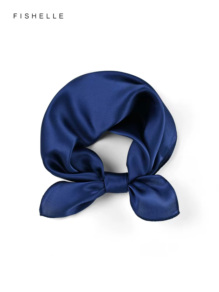 Foulard carré en soie bleu marine pour femmes