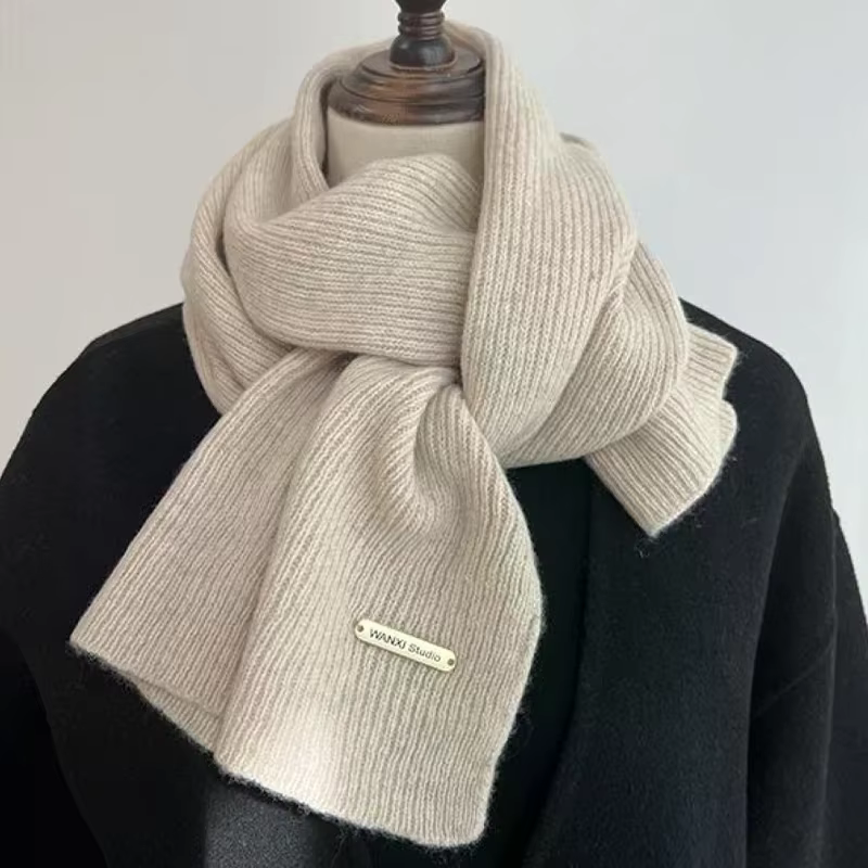 Écharpe tricotée de couleur unie pour femmes