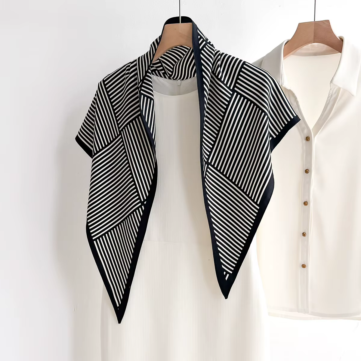 Foulard triangulaire rétro pour femme