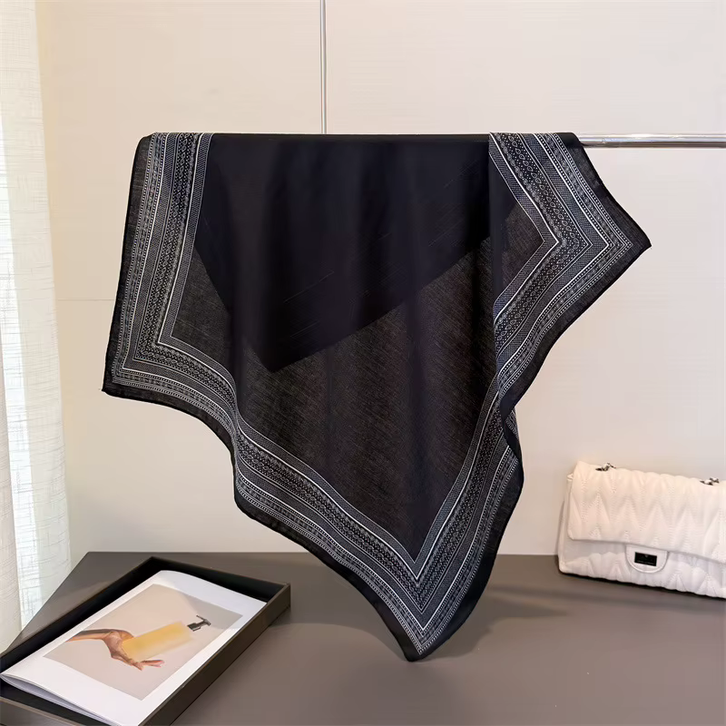 Foulard carré de luxe de couleur unie pour femmes