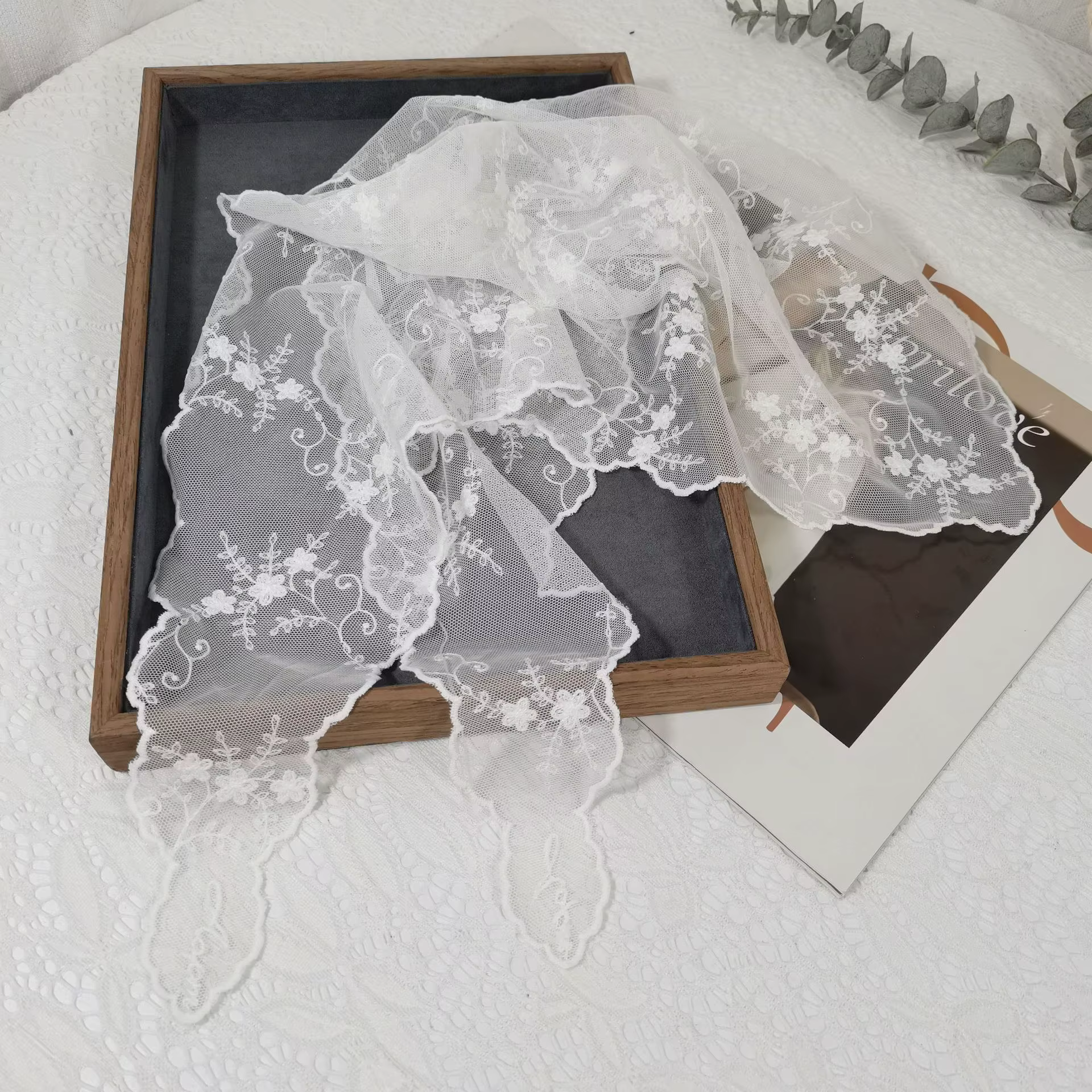 Foulard en soie brodé en dentelle pour femmes