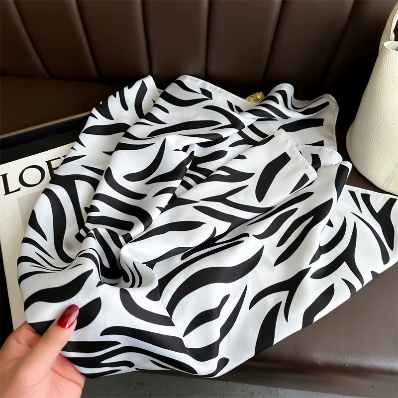Foulard carré en soie à imprimé rayures zébrées 90*90cm pour femmes