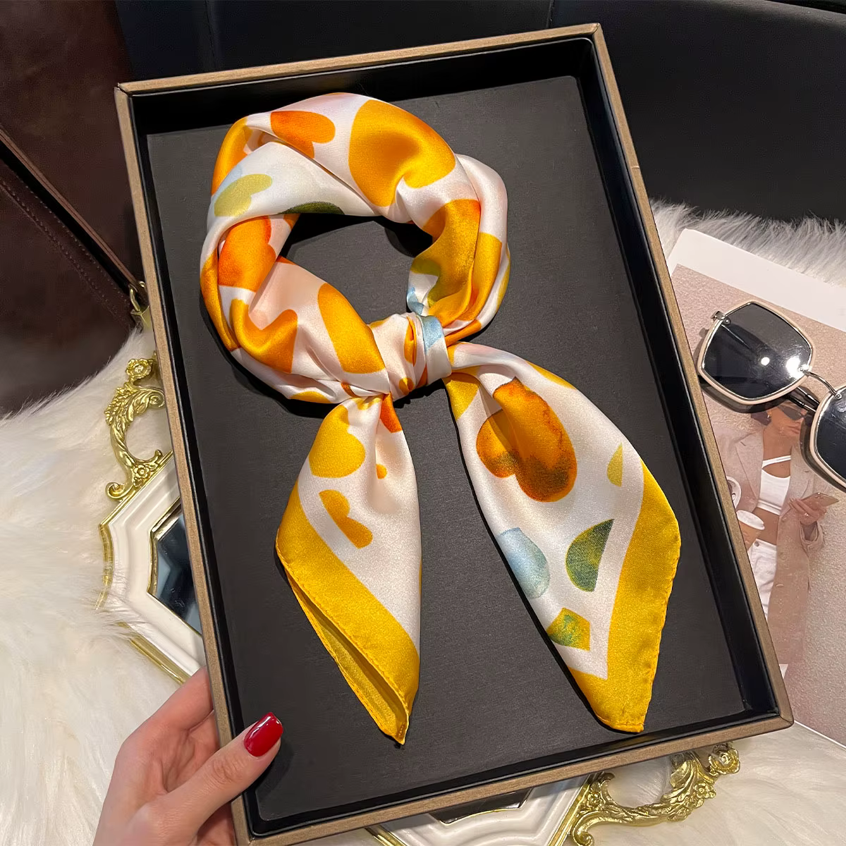 Nouveau amour imprimer 70*70 cm soie Satin cheveux écharpe femmes mouchoir imprimé femme tête carrée Bandana petit cou silencieux Hijab dame