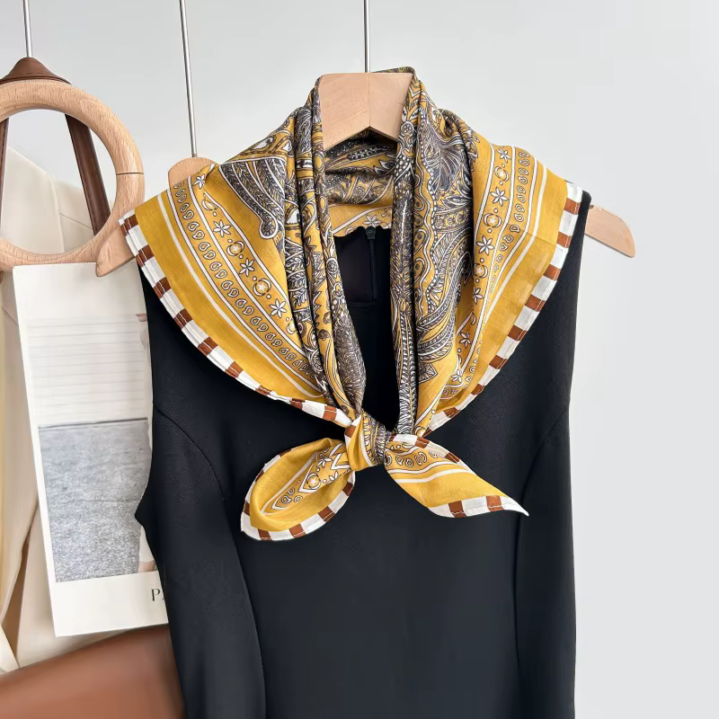 Nouveau Foulard Carré en Soie de Mûrier Littéraire et Rétro