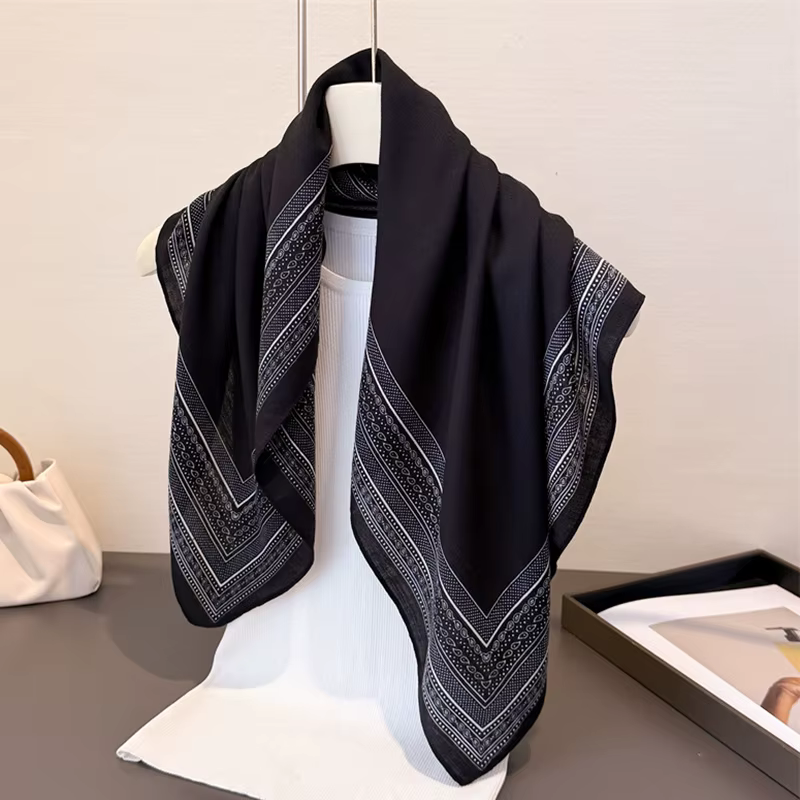 Foulard carré de luxe de couleur unie pour femmes