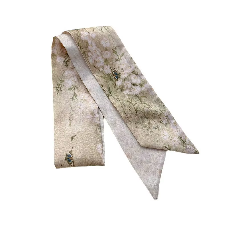 Foulard en soie minimaliste avec nœud