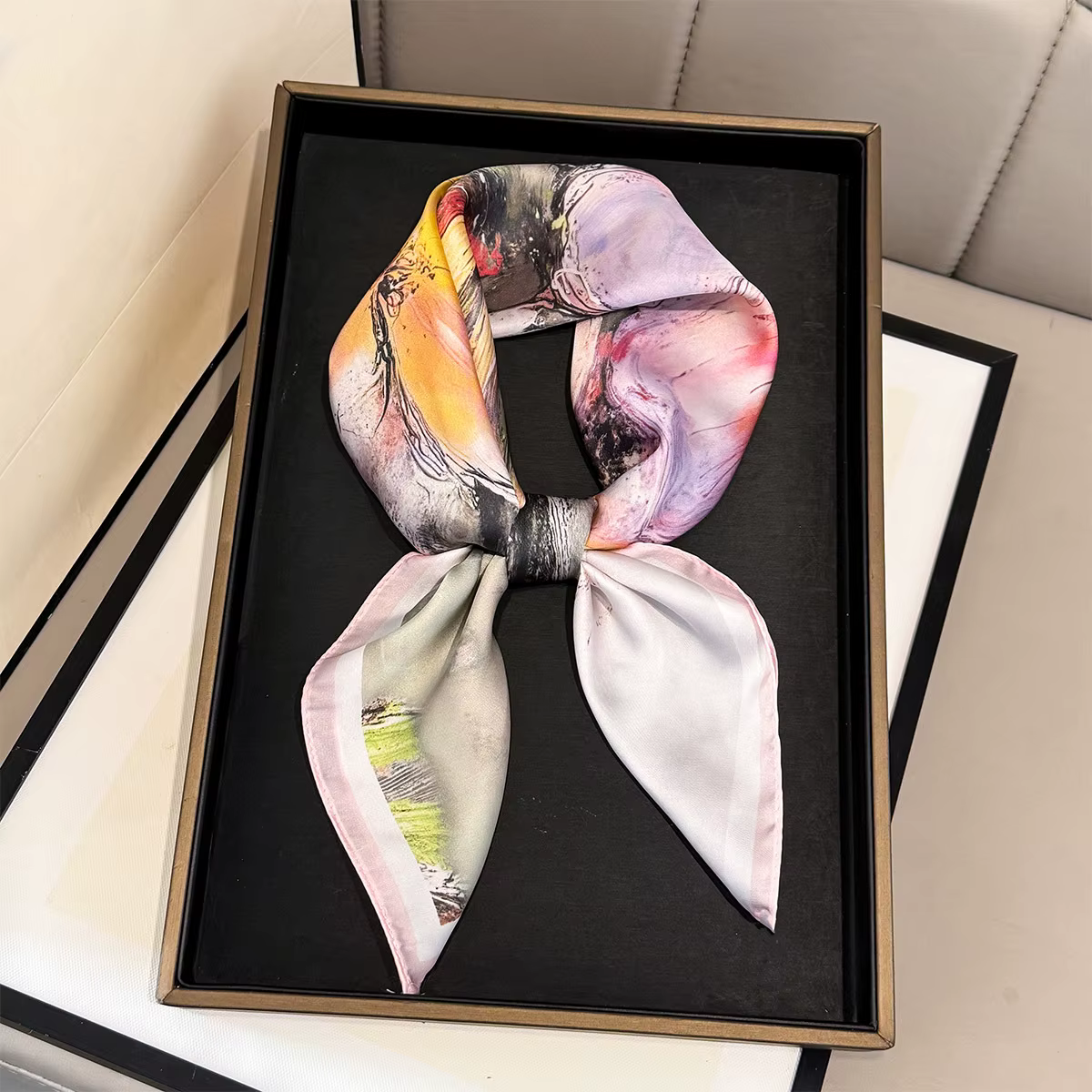 Foulard carré en soie imprimé peinture à l'huile pour femme